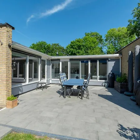 Дом отдыха Stunning With Patio *