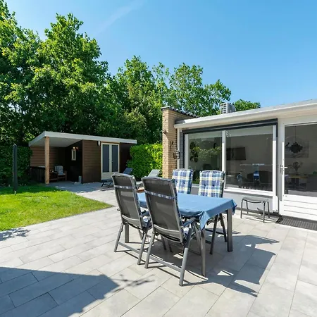 Дом отдыха Stunning With Patio Sint Maartensvlotbrug